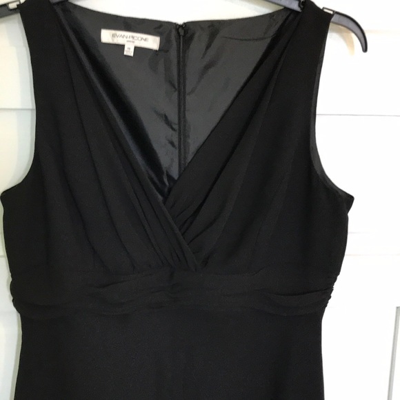 Black Dress - Picture 3 of 7